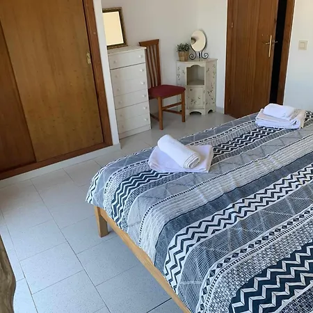 Hébergement de vacances Casa Kaluel Adosado Blanco *